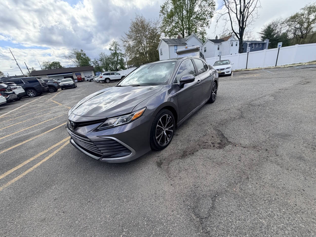Used 2021 Toyota Camry LE FWD image 32