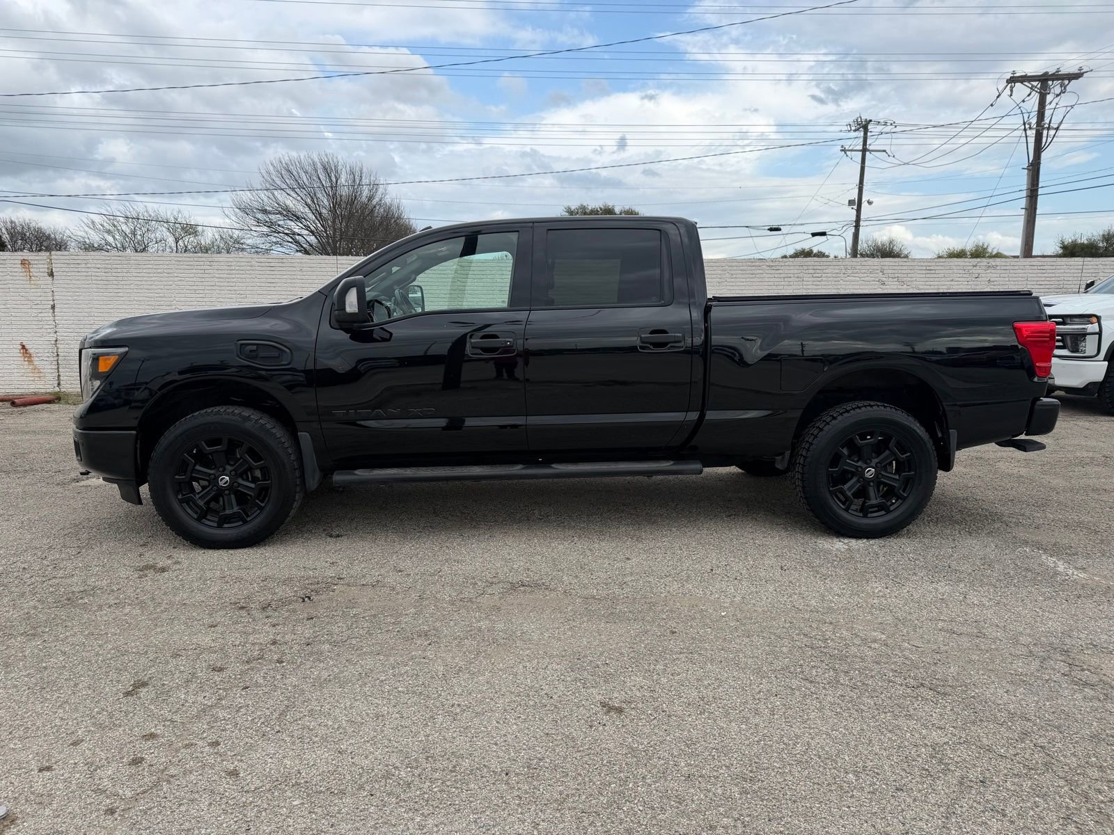 Used 2018 Nissan Titan SV w/ SV Convenience Package AWD/4WD image 3