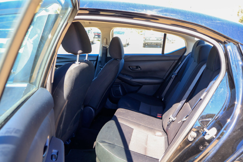 Used 2025 Nissan Sentra SV FWD image 9