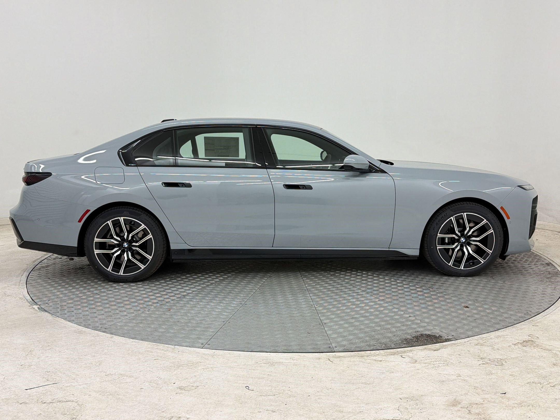 New 2026 BMW i7 xDrive60 w/ Executive Package AWD/4WD image 8