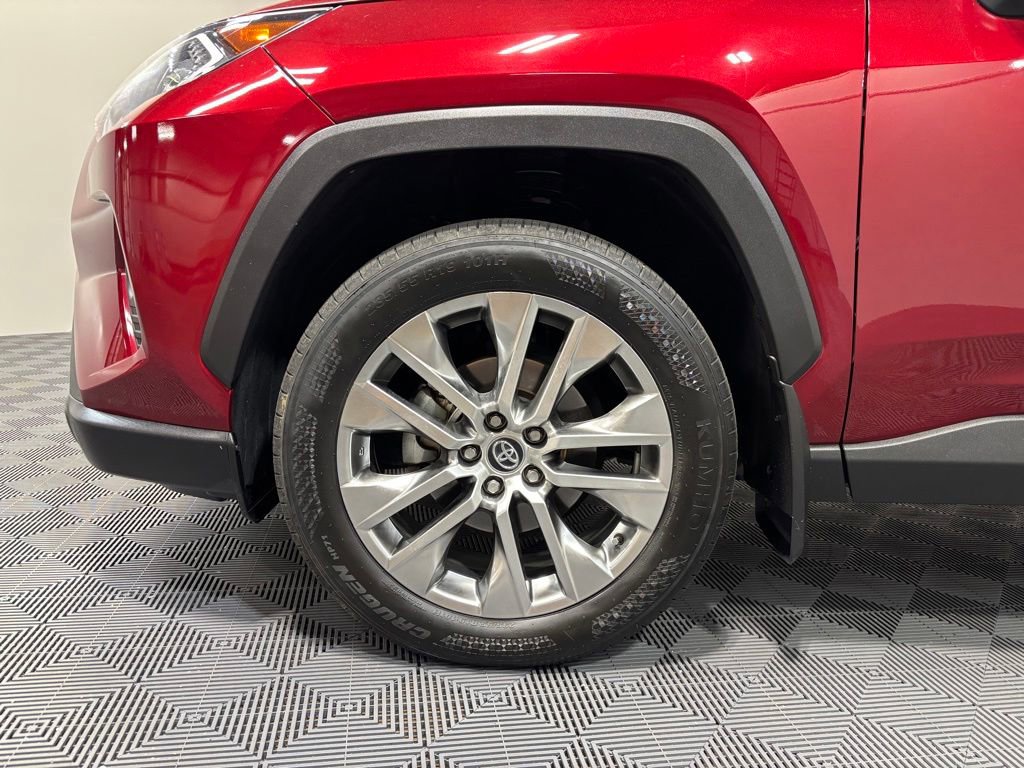 Used 2021 Toyota RAV4 XLE Premium AWD/4WD image 9