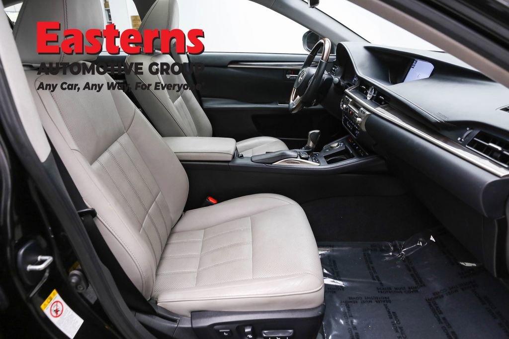 Used 2018 Lexus ES 350 350 w/ Luxury Package w/Wood Trim image 27