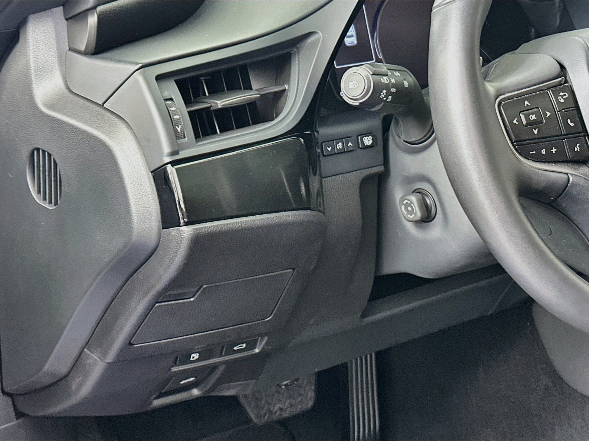 Used 2024 Lexus ES 300h w/ Premium Package FWD image 16