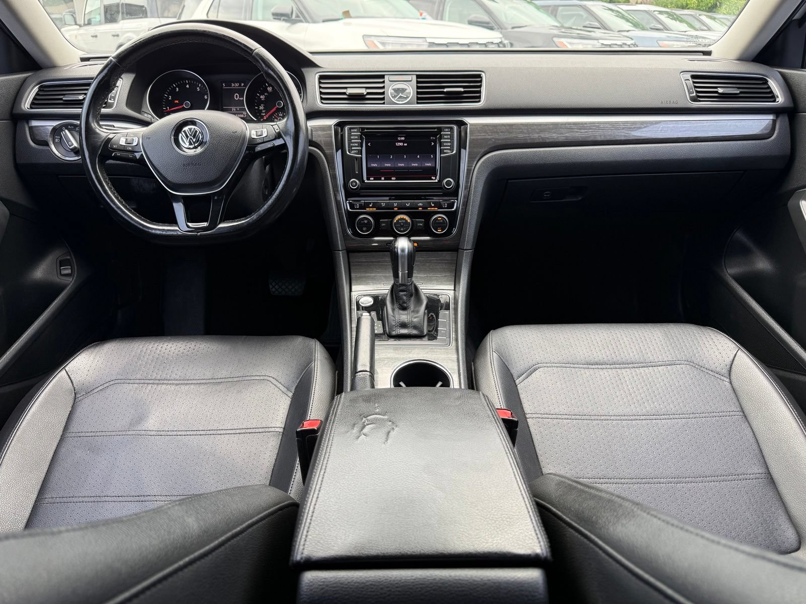 Used 2017 Volkswagen Passat 1.8T SE FWD image 2