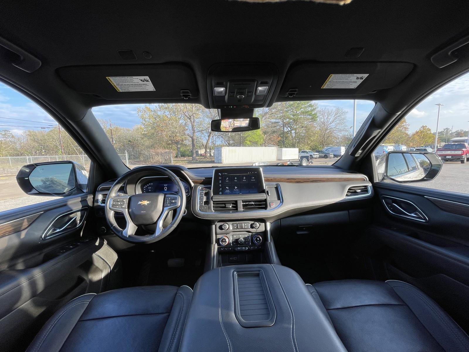 Used 2023 Chevrolet Suburban Premier image 32