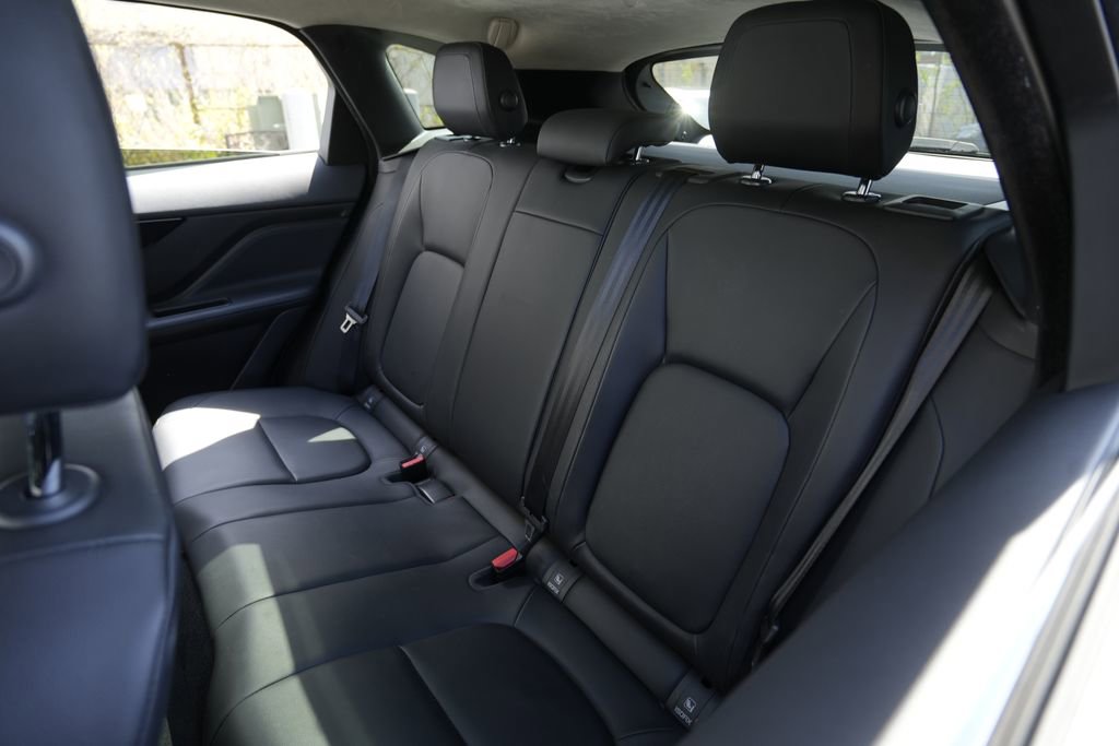 Used 2019 Jaguar F-PACE Premium image 19