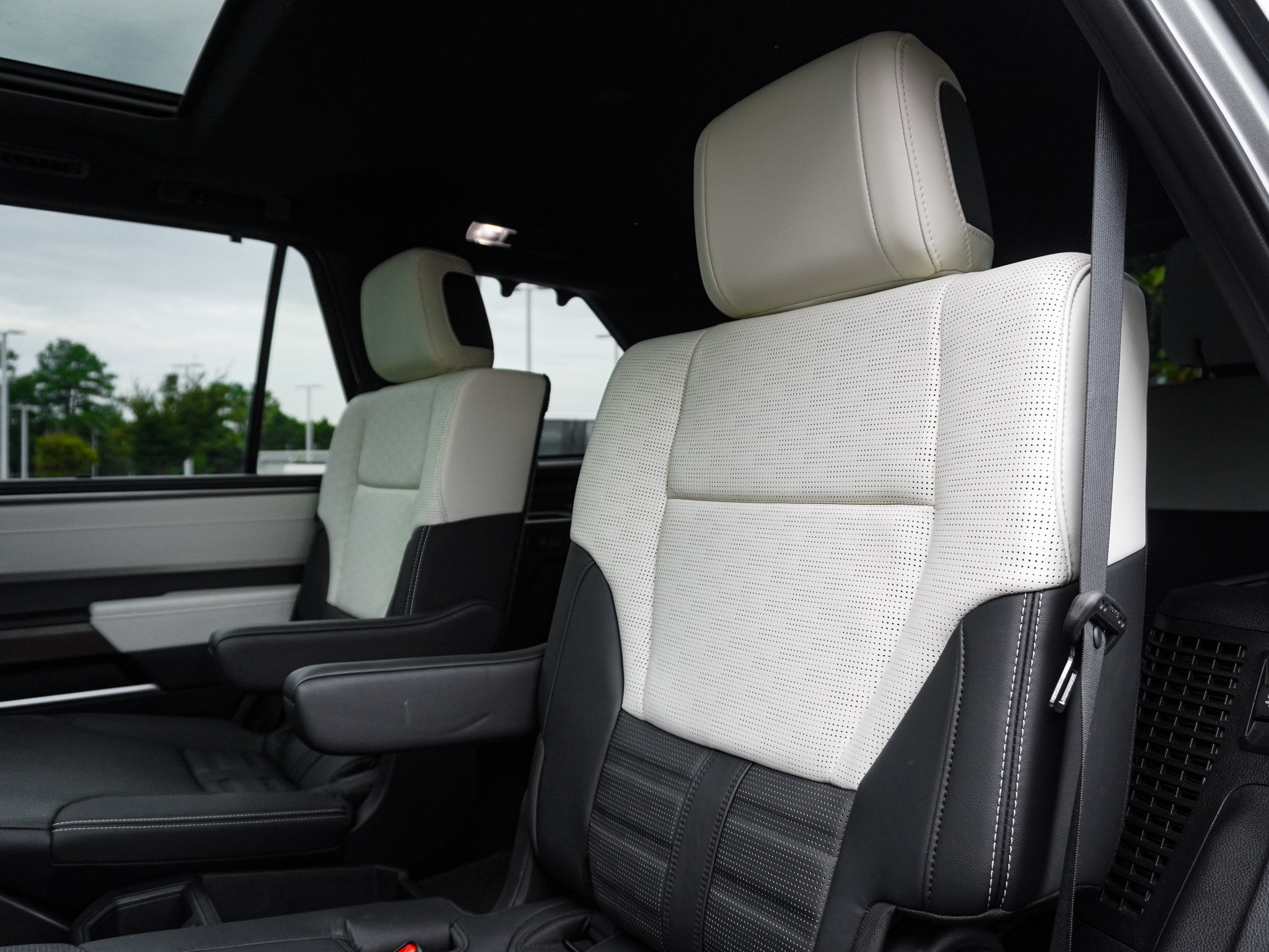 Used 2024 Toyota Sequoia Capstone AWD/4WD image 30