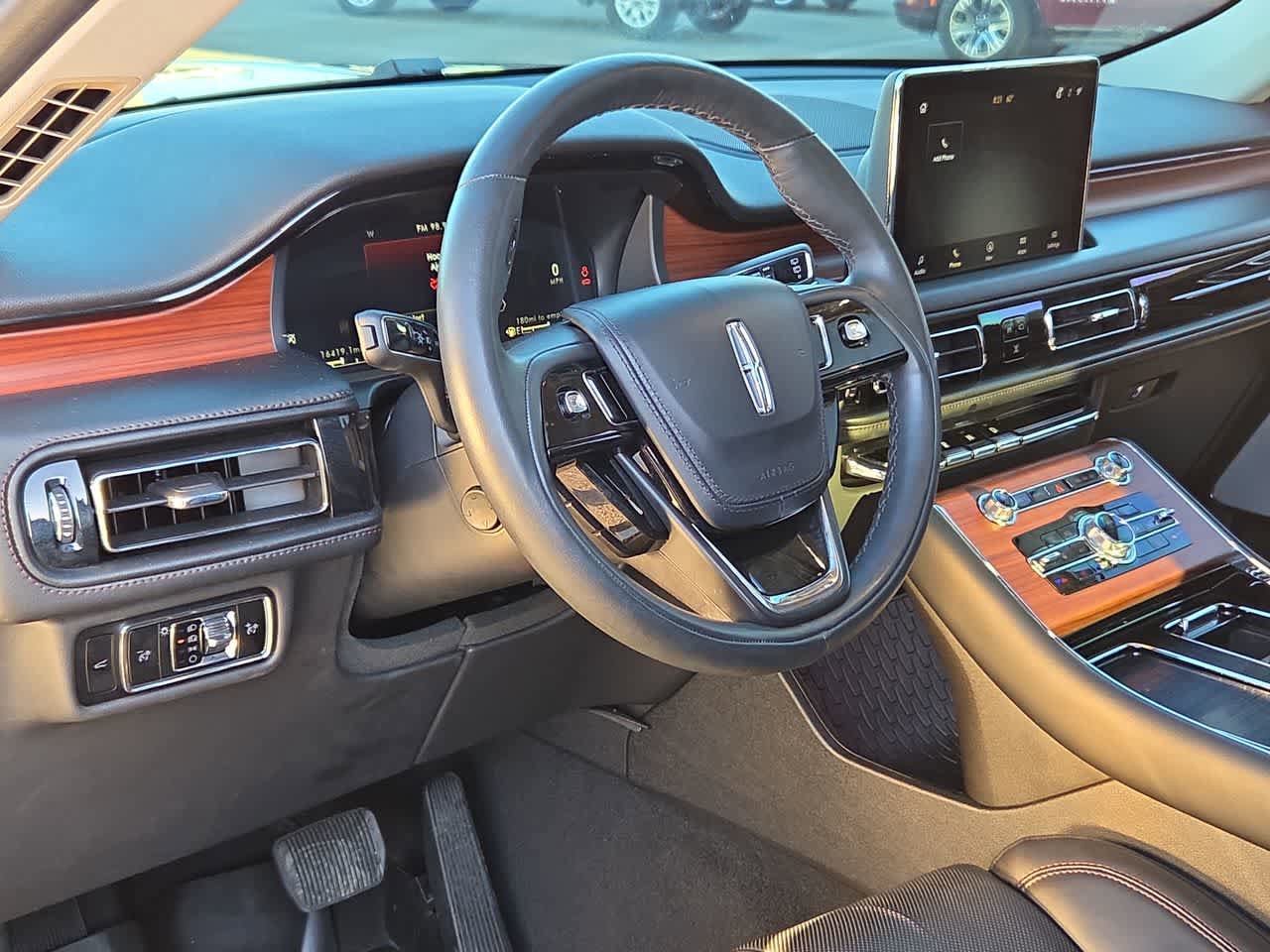 Used 2024 Lincoln Aviator Reserve w/ Equipment Group 201A RWD image 10