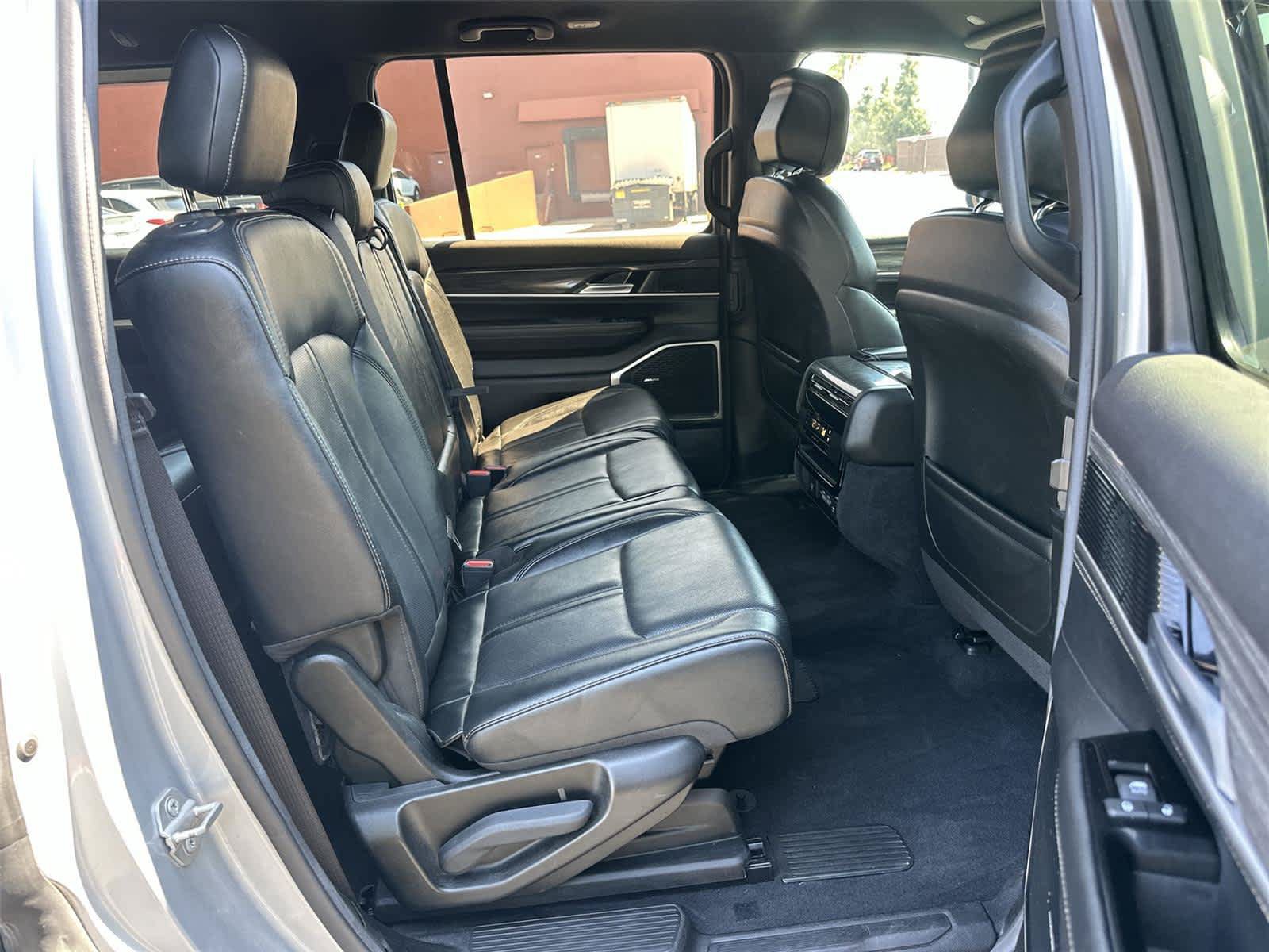 Used 2022 Jeep Wagoneer Series III AWD/4WD image 14