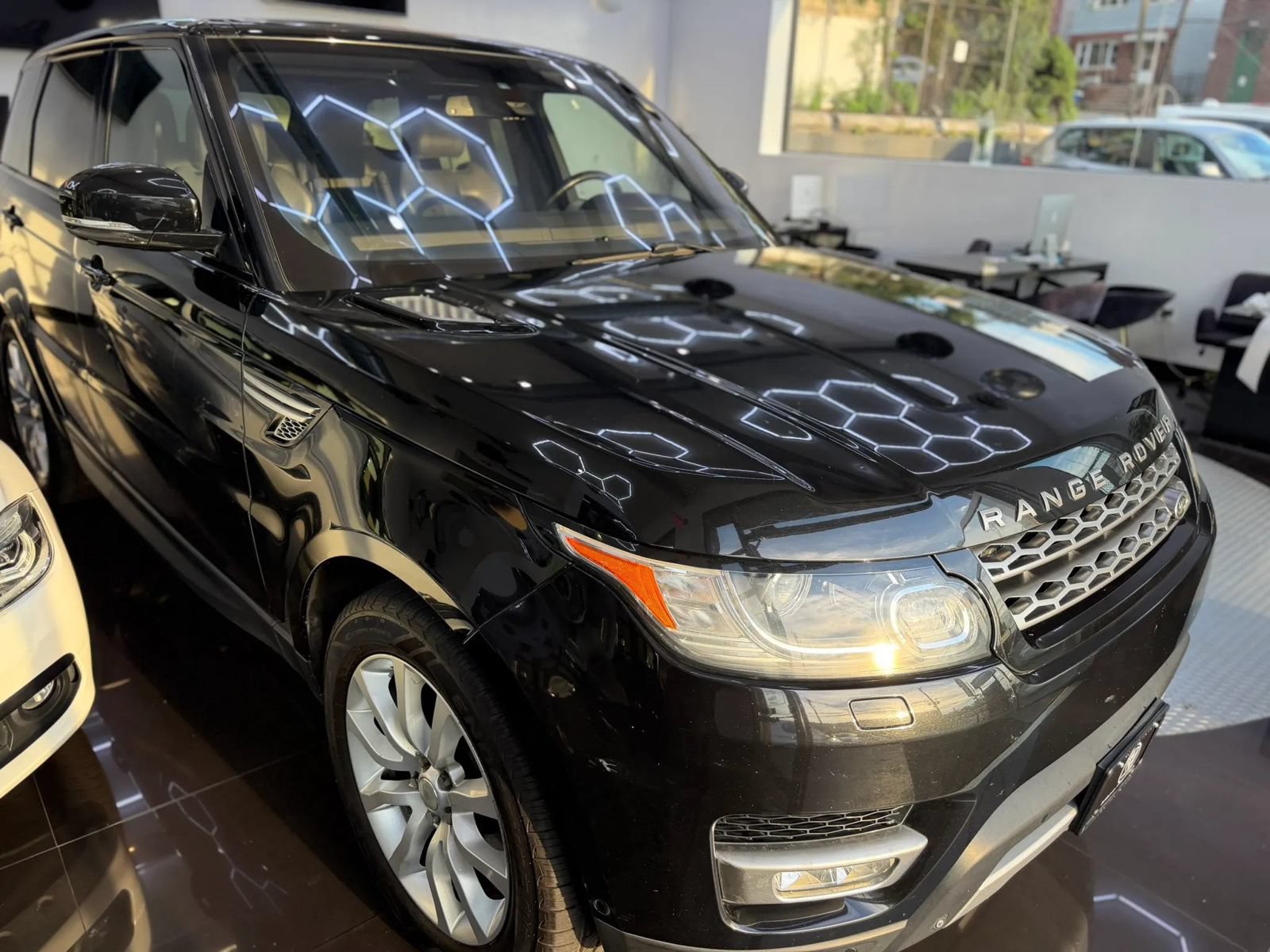 Used 2015 Land Rover Range Rover Sport HSE AWD/4WD image 3