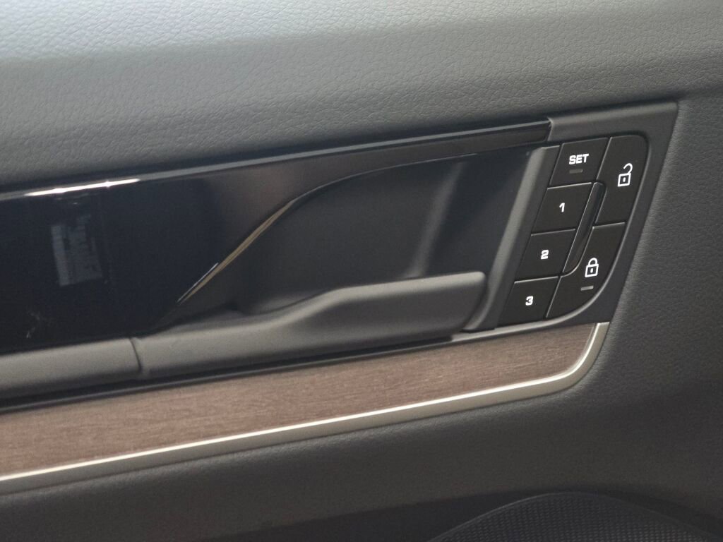 New 2026 Porsche Cayenne Coupe AWD/4WD image 35