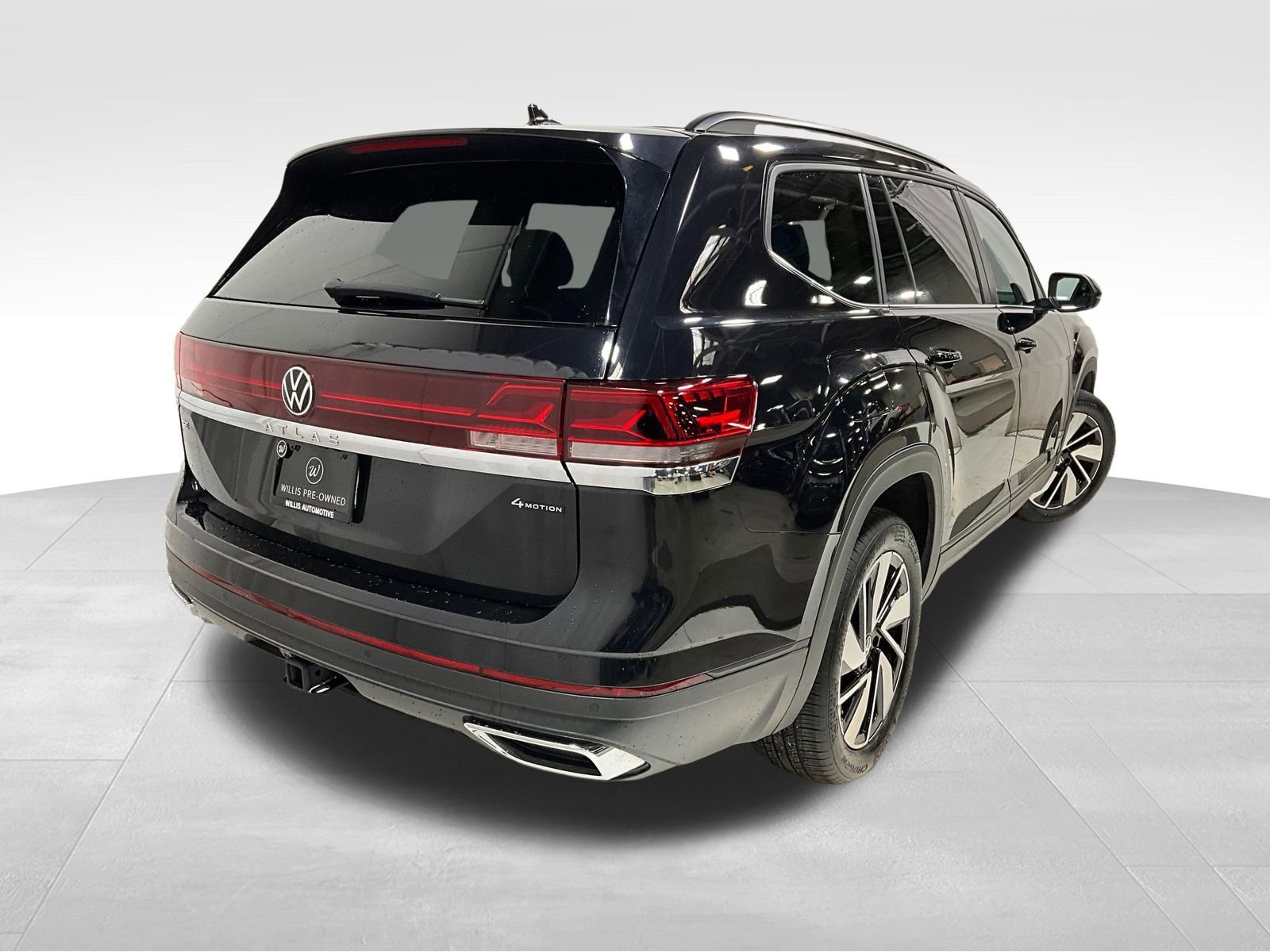 Used 2025 Volkswagen Atlas SE AWD/4WD image 12
