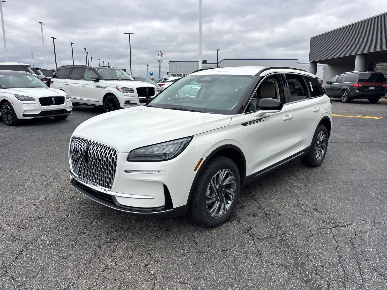 New 2026 Lincoln Corsair Premiere image 3