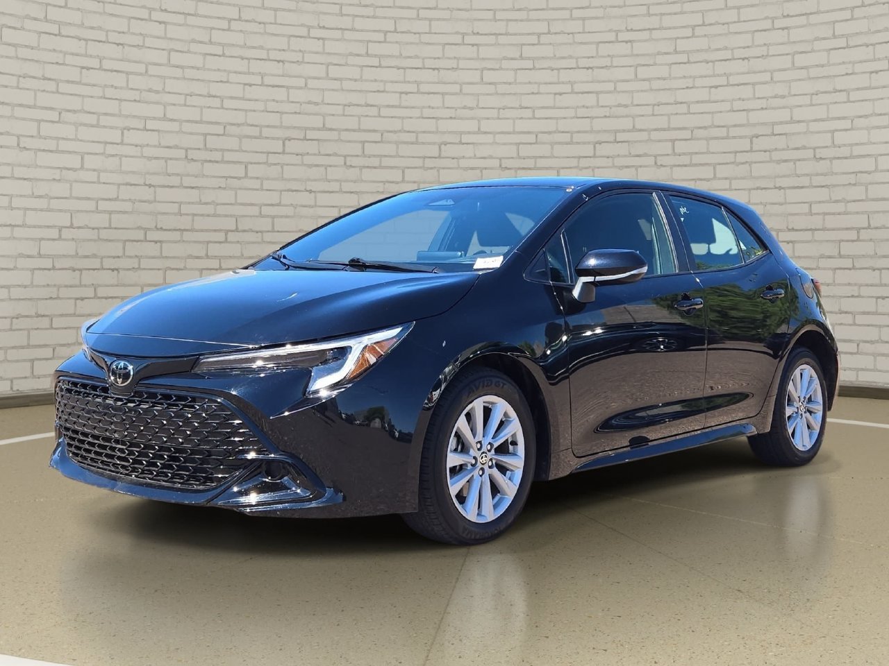 Used 2026 Toyota Corolla SE FWD image 2