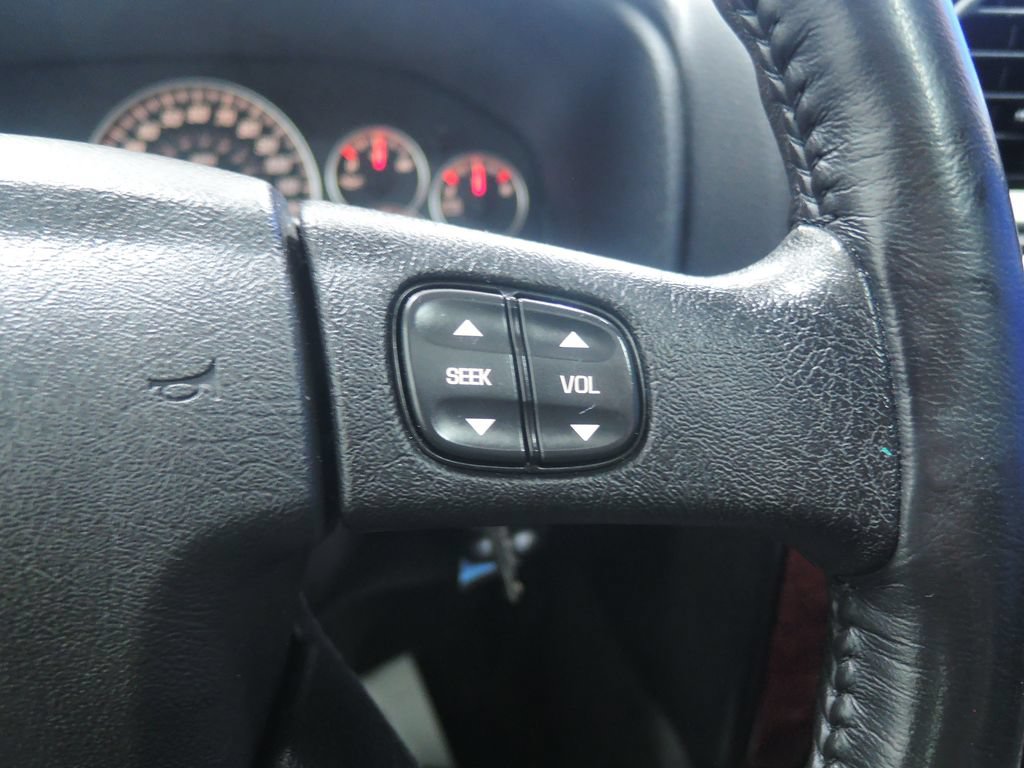 Used 2007 GMC Envoy Denali AWD/4WD image 16