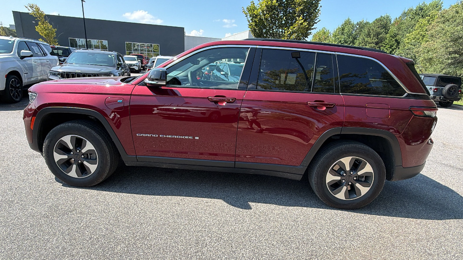 Used 2024 Jeep Grand Cherokee Limited 4xe AWD/4WD image 11