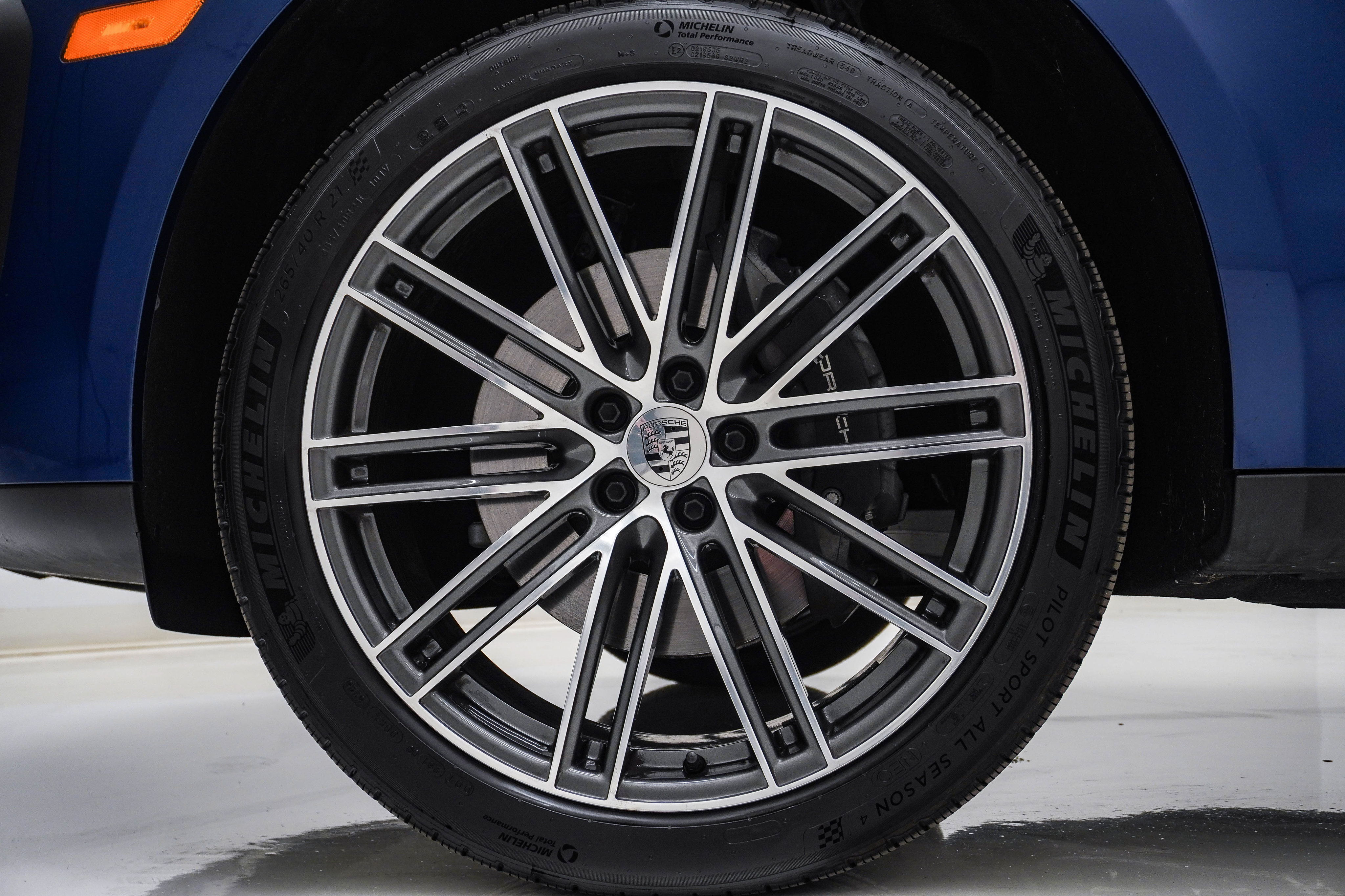 Certified 2026 Porsche Macan AWD/4WD image 13