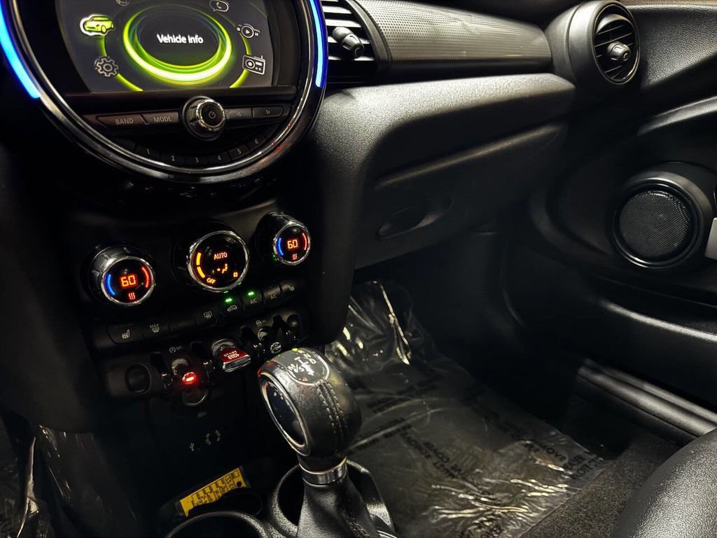 Used 2018 MINI Cooper 2-Door Hardtop w/ Signature Line Package image 26