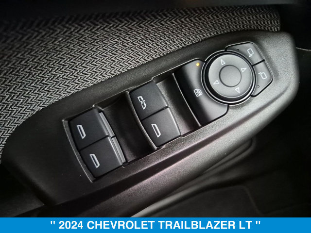 Used 2024 Chevrolet TrailBlazer LT w/ Driver Confidence Package AWD/4WD image 12