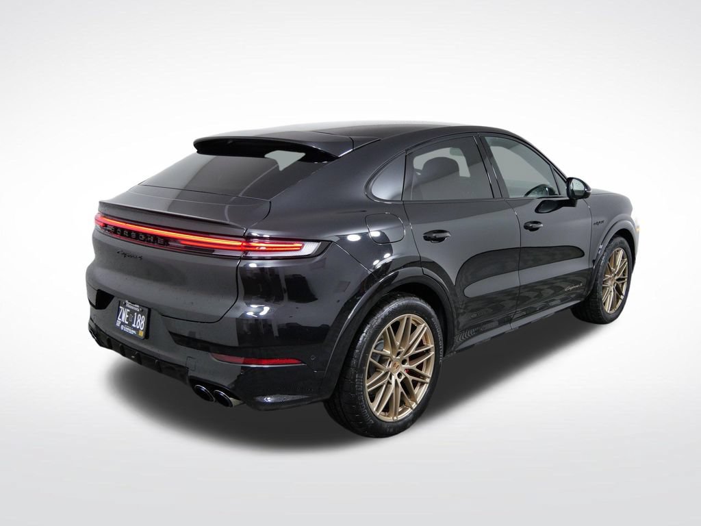 Used 2025 Porsche Cayenne S AWD/4WD image 3