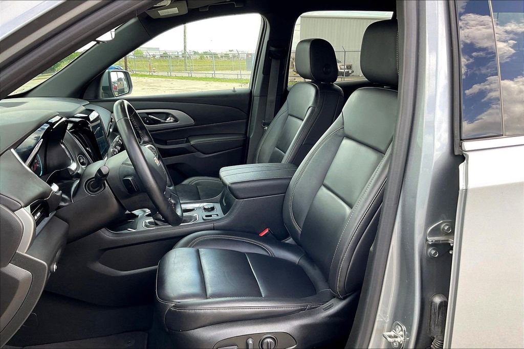 Used 2023 Chevrolet Traverse LT w/ LT Premium Package AWD/4WD image 18