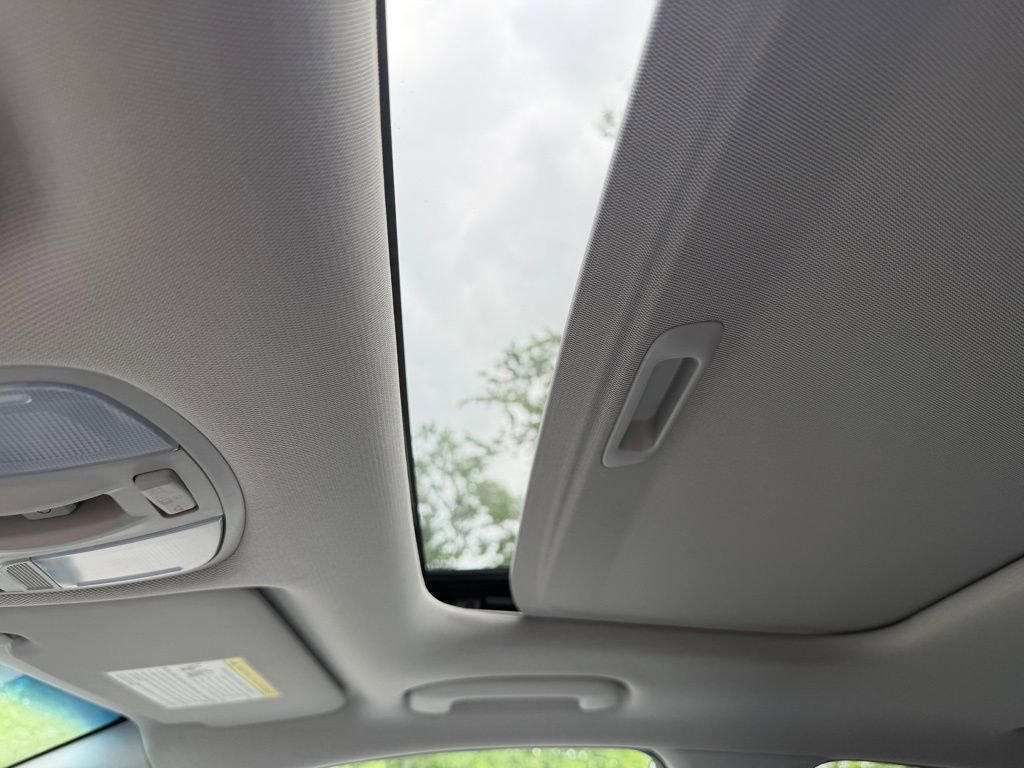 Used 2023 Hyundai Kona Limited image 29