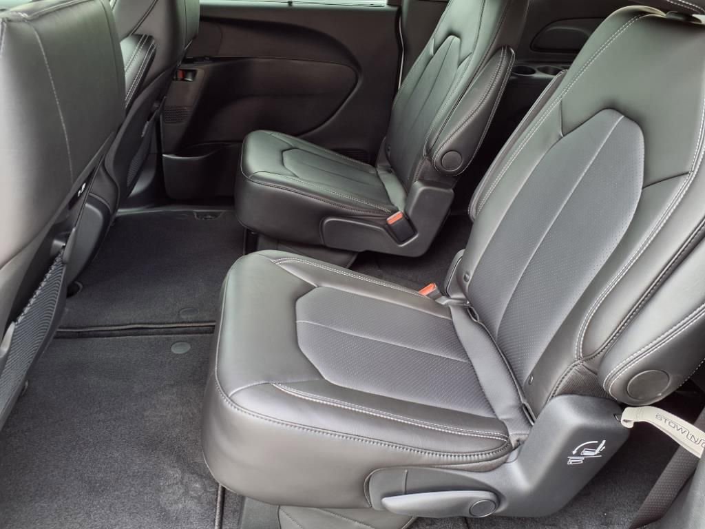 New 2025 Chrysler Pacifica Select image 7