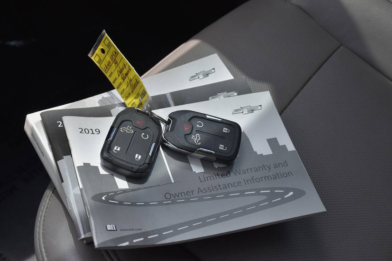 Used 2019 Chevrolet Silverado 1500 LTZ w/ LTZ Convenience Package RWD image 25