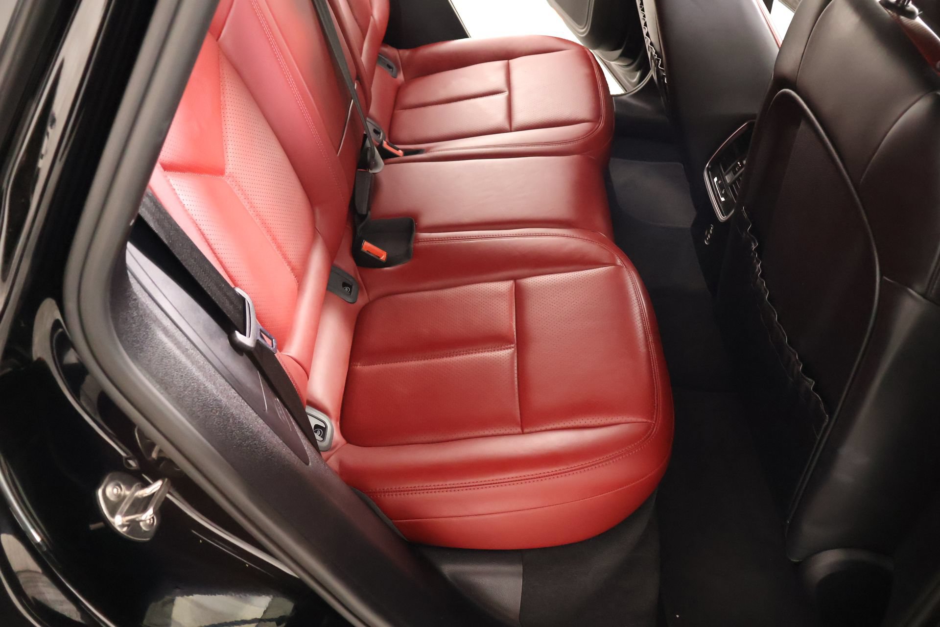 Used 2022 Porsche Macan AWD/4WD image 15