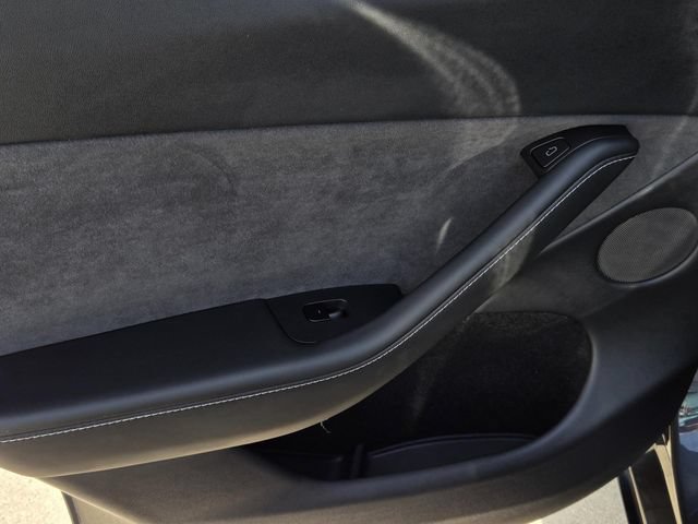 Used 2025 Tesla Model Y Long Range AWD/4WD image 13