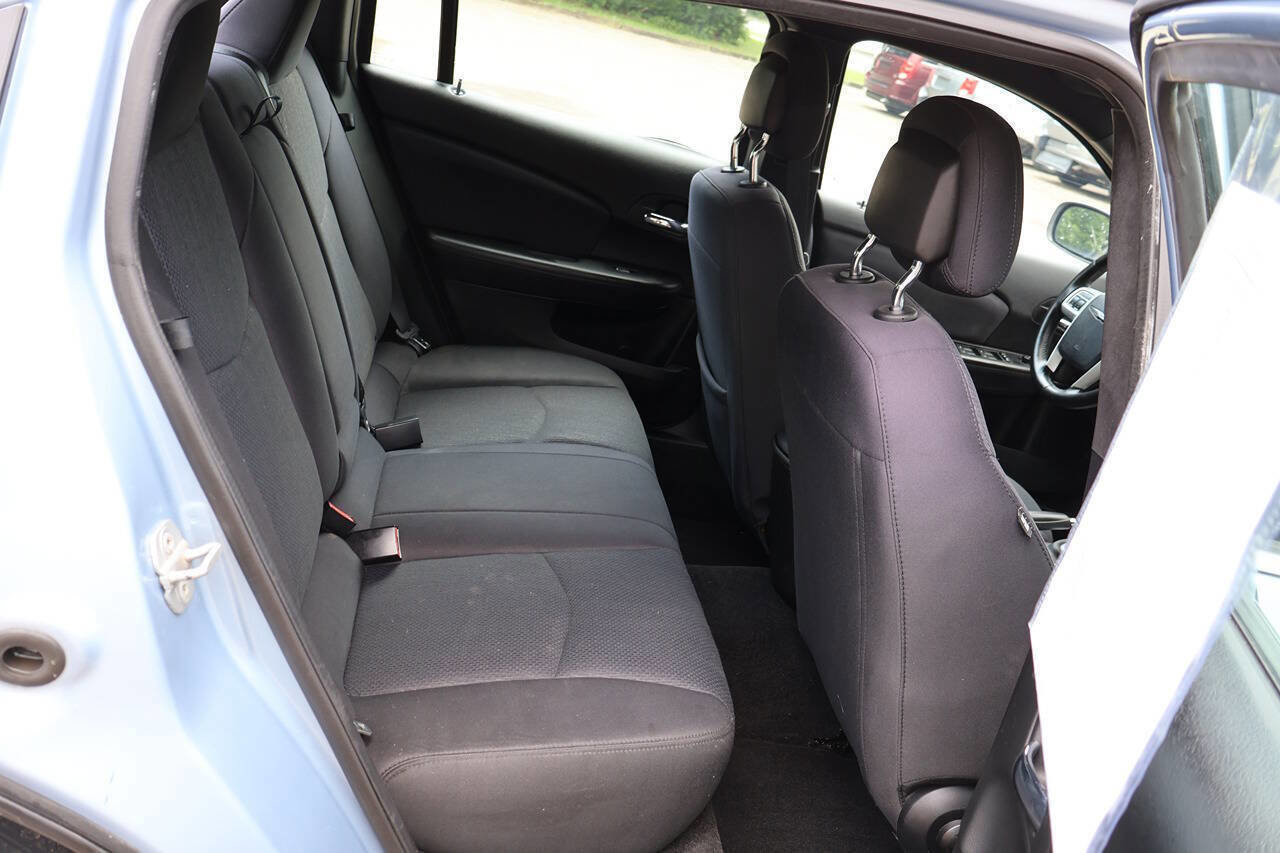 Used 2013 Chrysler 200 Touring FWD image 18