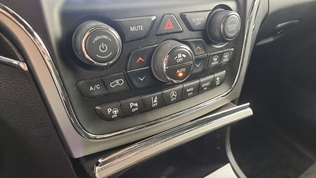 Used 2018 Jeep Grand Cherokee Trailhawk AWD/4WD image 17