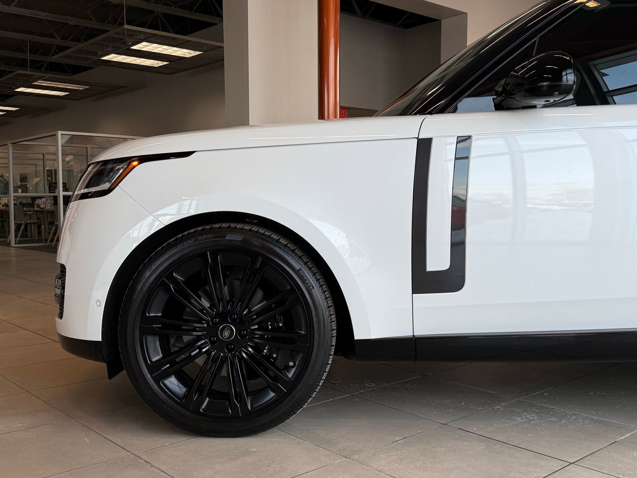 Used 2025 Land Rover Range Rover SE video 2