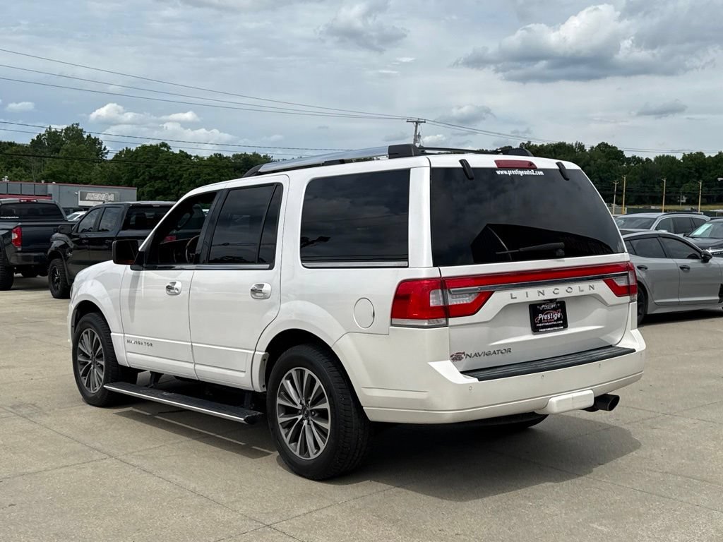 Used 2017 Lincoln Navigator Select AWD/4WD image 4
