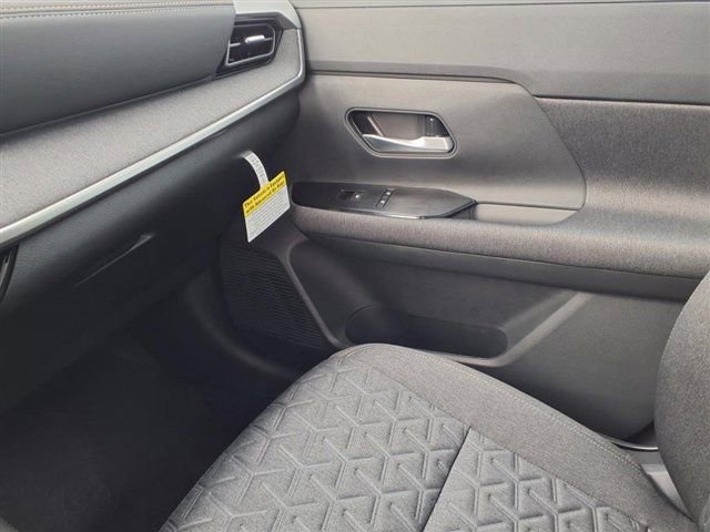 New 2025 Nissan Kicks SV w/ SV Premium Package image 25