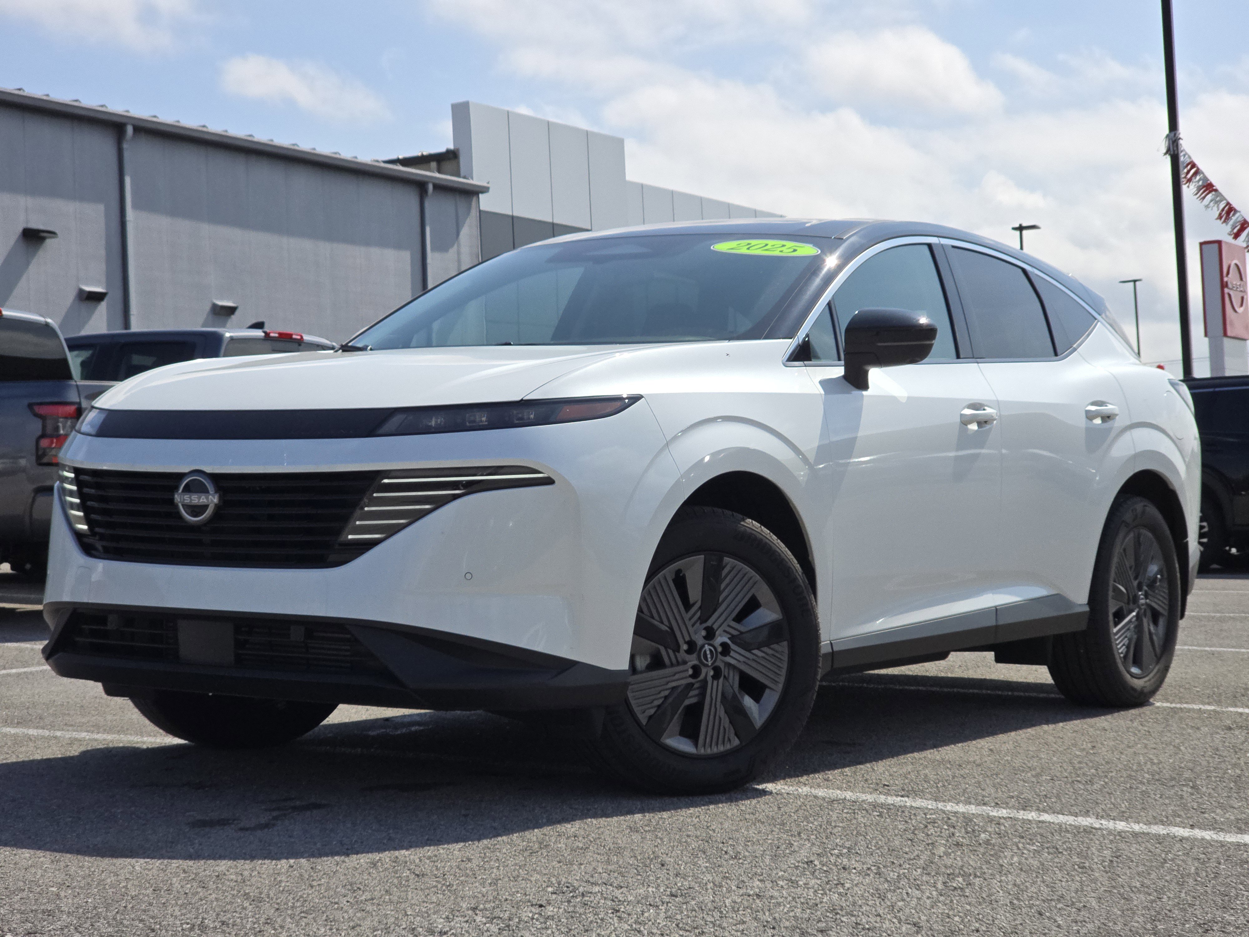 Used 2025 Nissan Murano SL image 2