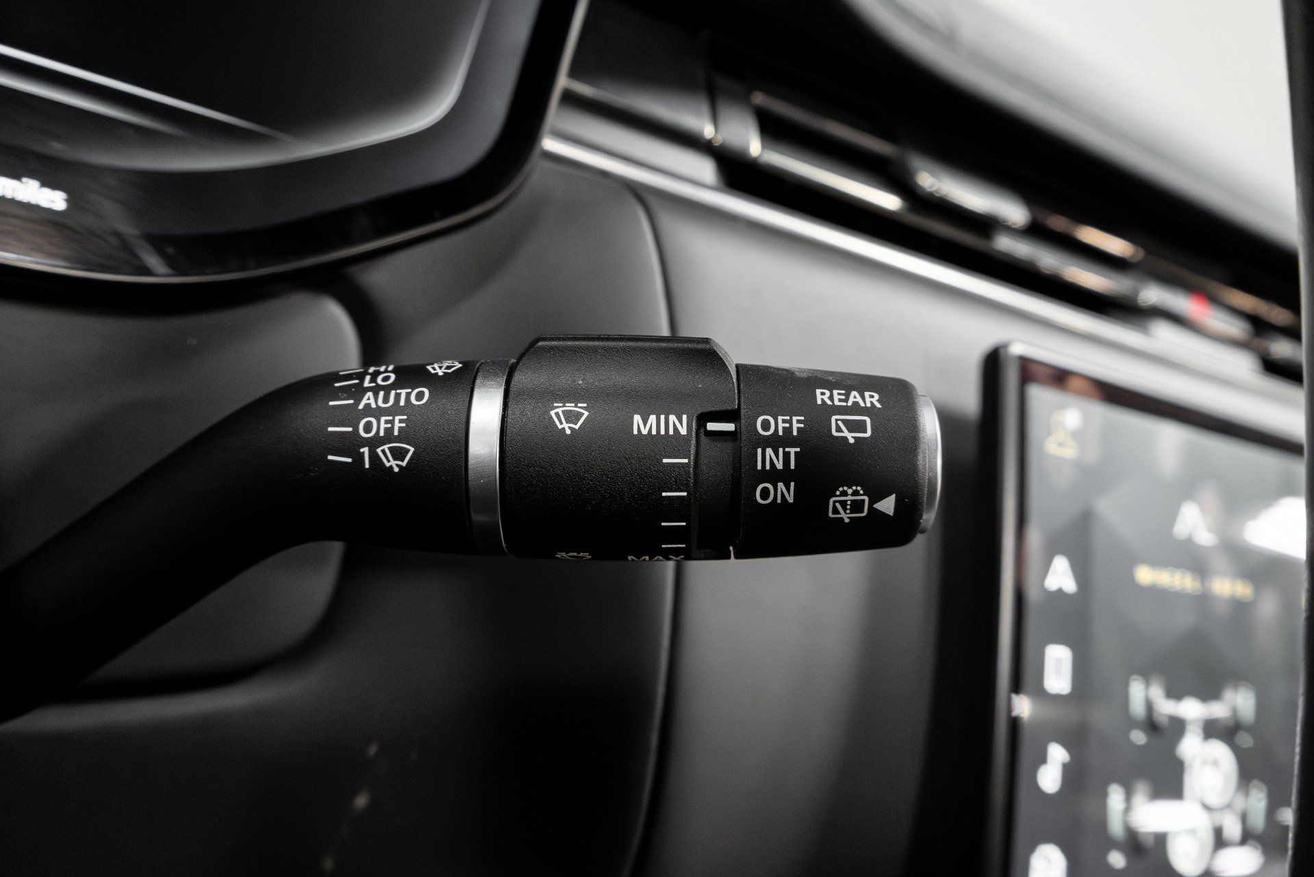 Used 2023 Land Rover Range Rover Long Wheelbase SE image 59