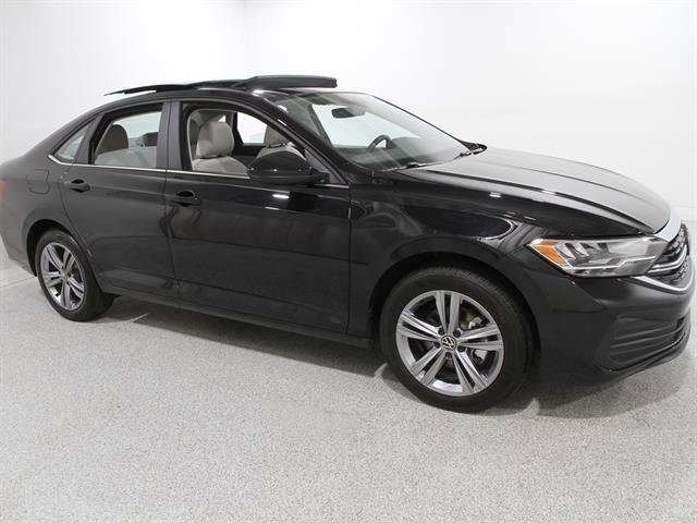 Used 2024 Volkswagen Jetta SE w/ Panoramic Sunroof Package