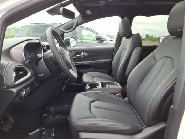 New 2027 Chrysler Pacifica Select AWD/4WD image 15