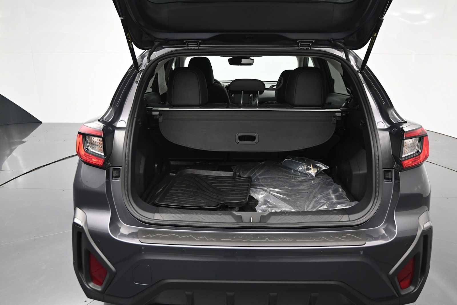 Used 2025 Subaru Crosstrek 2.5i Limited AWD/4WD image 6
