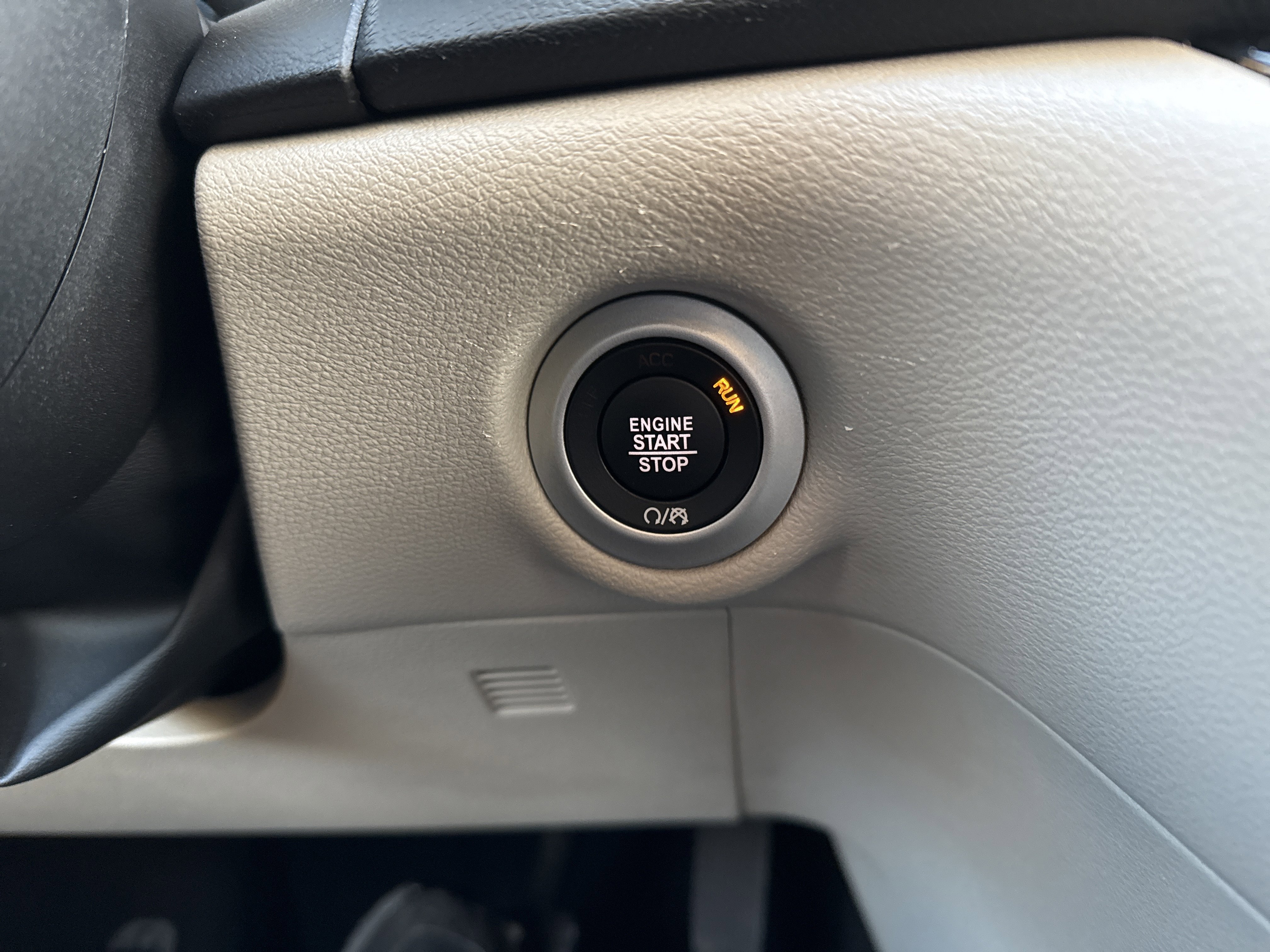 Used 2023 Chrysler Pacifica Touring-L image 23