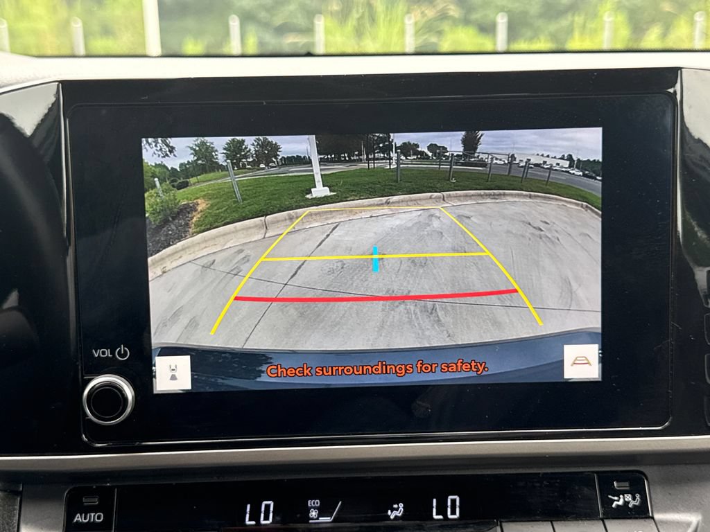 Used 2025 Toyota Camry SE FWD image 27