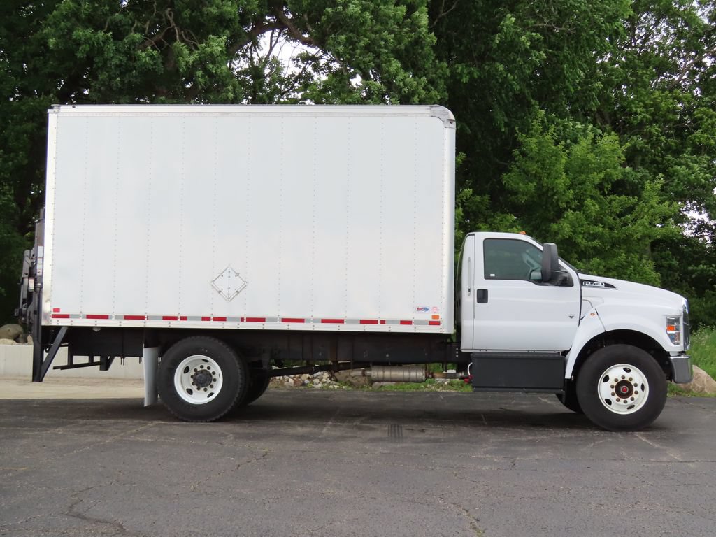 Used 2022 Ford F750 2WD Regular Cab Super Duty image 2