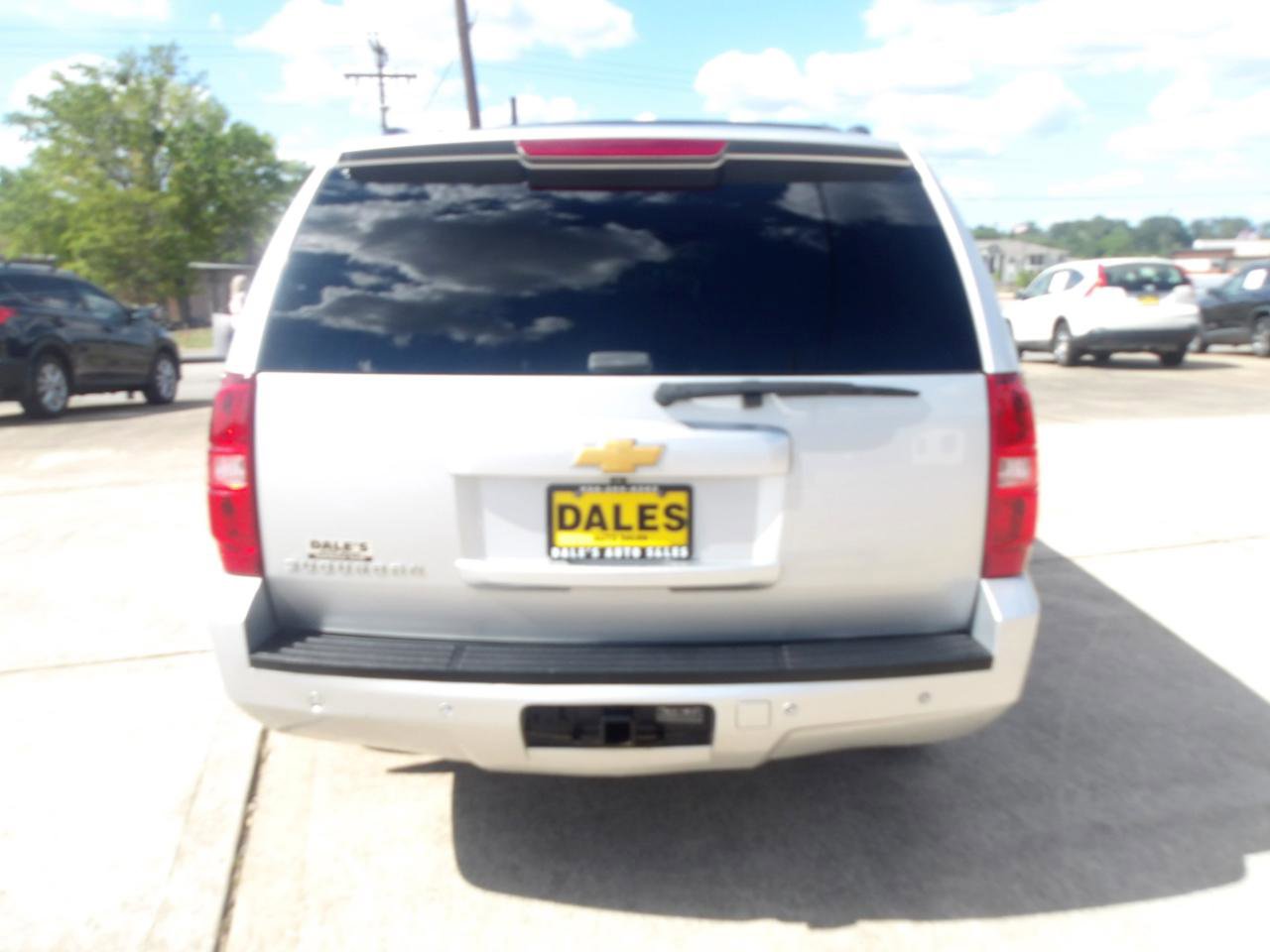 Used 2014 Chevrolet Suburban LT image 12