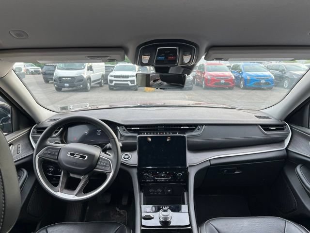 Used 2023 Jeep Grand Cherokee L Limited w/ Luxury Tech Group II AWD/4WD image 10