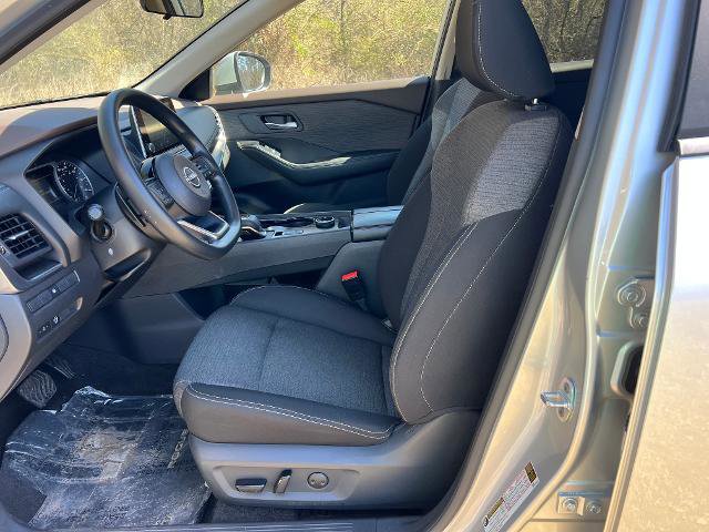 Used 2023 Nissan Rogue SV image 11