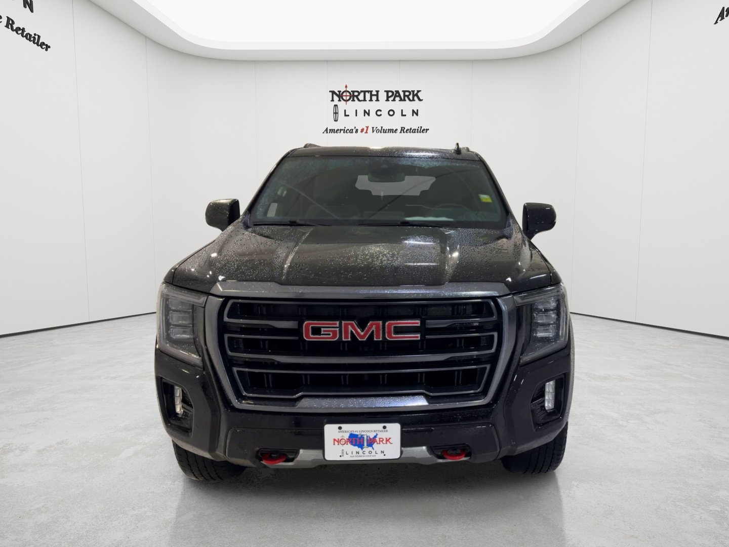 Used 2024 GMC Yukon AT4 AWD/4WD image 4