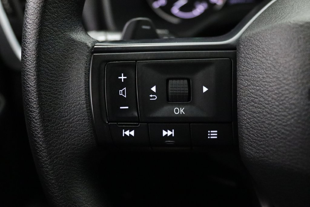 Used 2025 Nissan Rogue S AWD/4WD image 19
