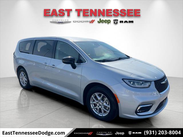 Used 2024 Chrysler Pacifica Touring-L image 1