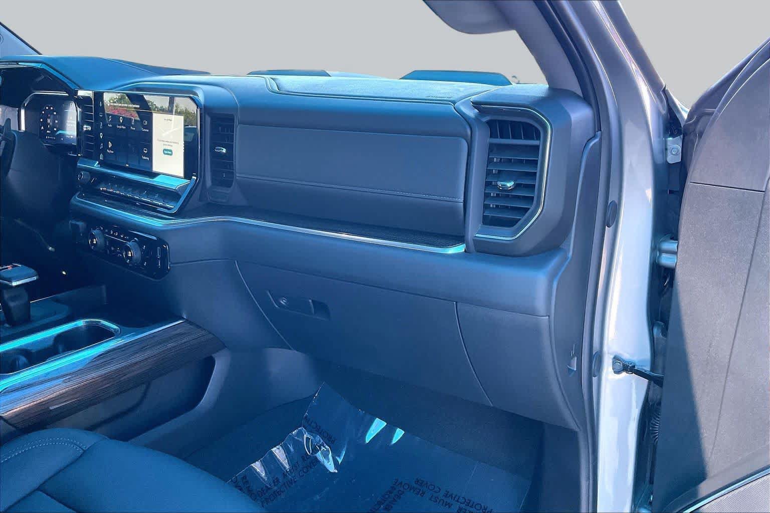 Used 2026 Chevrolet Silverado 1500 LT Trail Boss w/ LT Trail Boss Premium Package AWD/4WD image 19